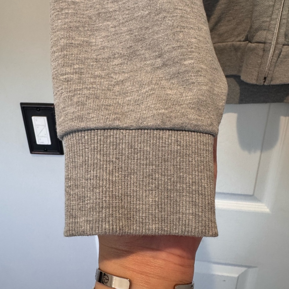 Auth.✅ ALO Yoga Accolade Full Zip in “Athletic Heather Grey” Size Large🩶 - Picture 7 of 11